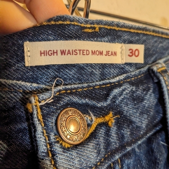 Levi's high-waisted mom jean - Picture 9 of 9